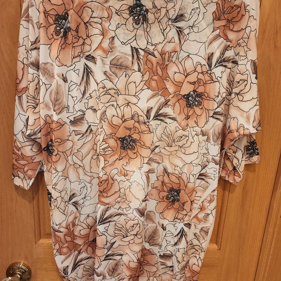 Flowy Blouse - Picture 2 of 6